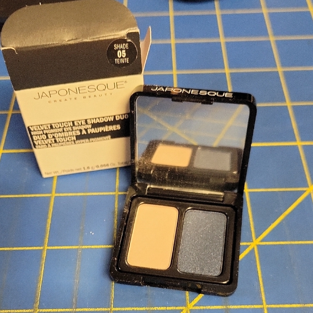 Japonesque Velvet Touch Eye Shadow Duo - 05 Teinte Duo  New In Box